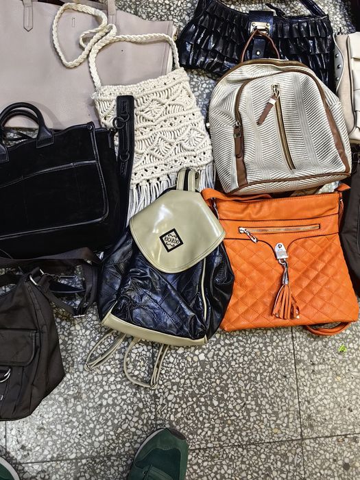 На едро дамски чанти 23 броя за 180 лв