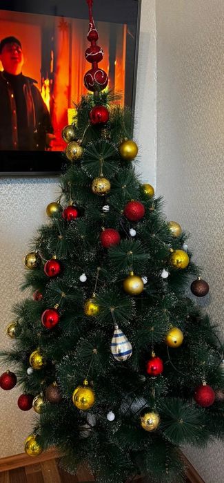 Продам искусственную ёлку.