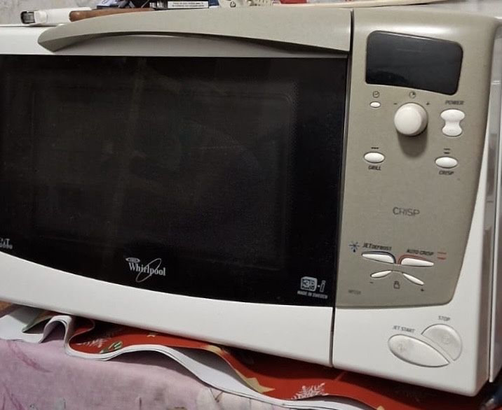 Cuptor WHIRPOOL , butoane mecanice si functie ,,Crisp”