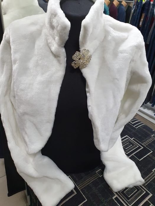 Шубка свадебная новая.