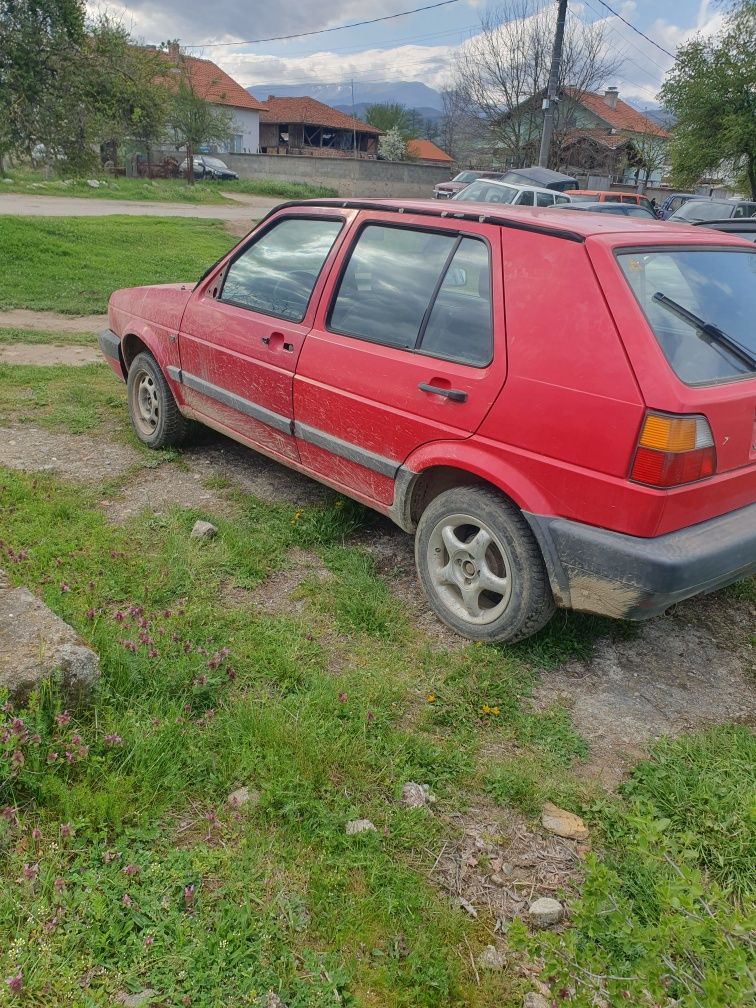 Продавам голф 2 на ЧАСТИ