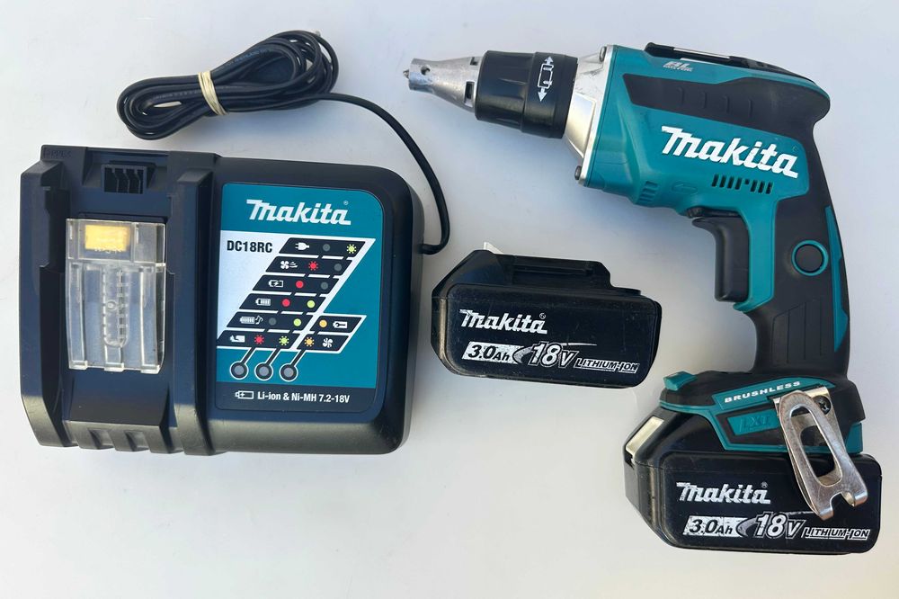 Makita DFS452 - Безчетков винтоверт за гипсокартон като нов!