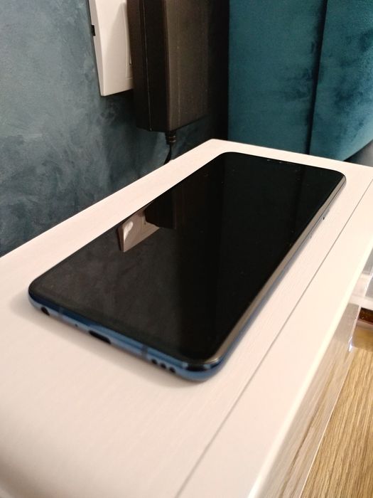 Lg V40 Thinq- 128 GB, display P-OLED, ca NOU!