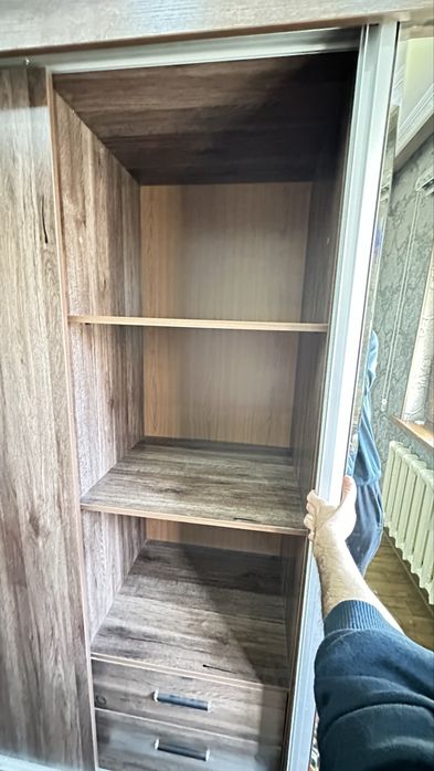 Srochno shkaf kupe sotiladi