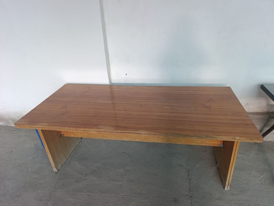 Hovliga stol sotiladi