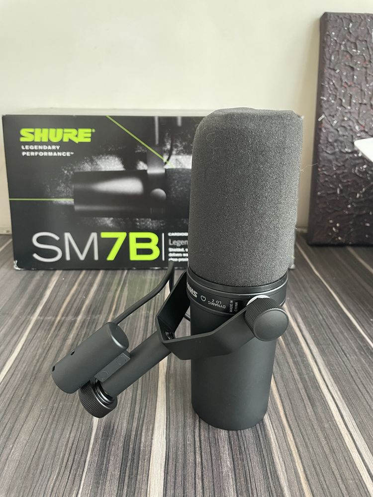 Продается микрофон Shure SM7B