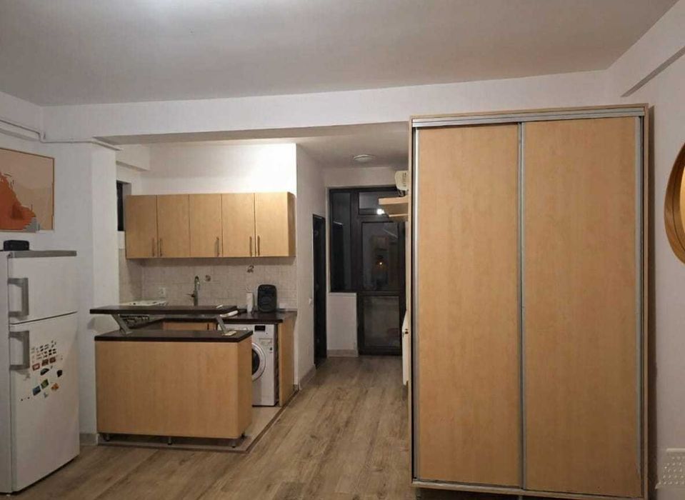 Chirie garsonieră vedere la lac–Bucureștii Noi (metrou Parc Bazilescu)