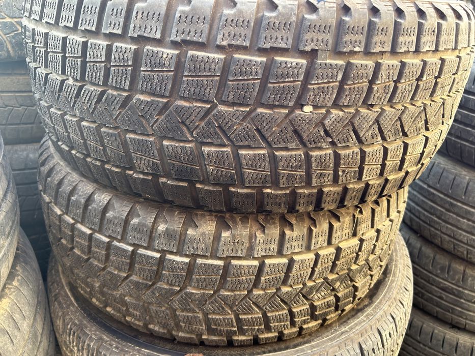 Продам шины 235/50/18