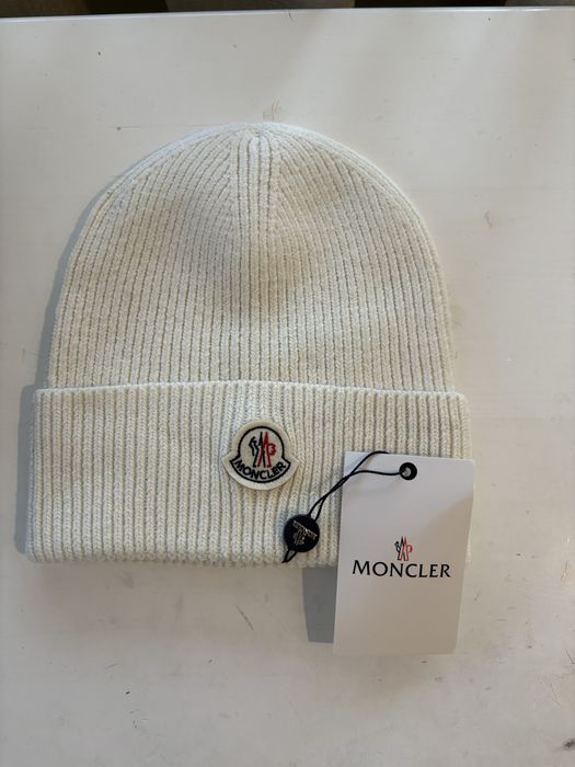 caciula moncler marimea este universala