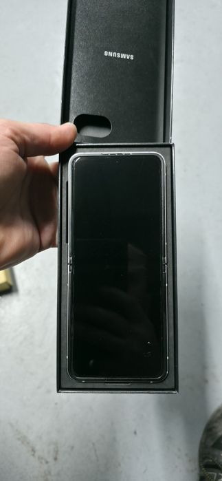 Samsung Flip 6..