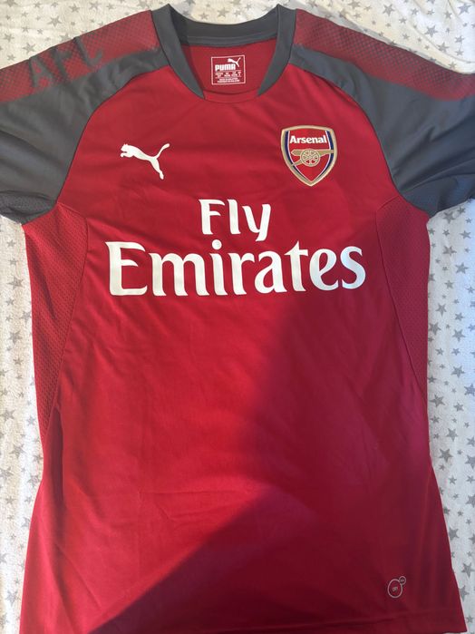 Спортни дрехи и екипи