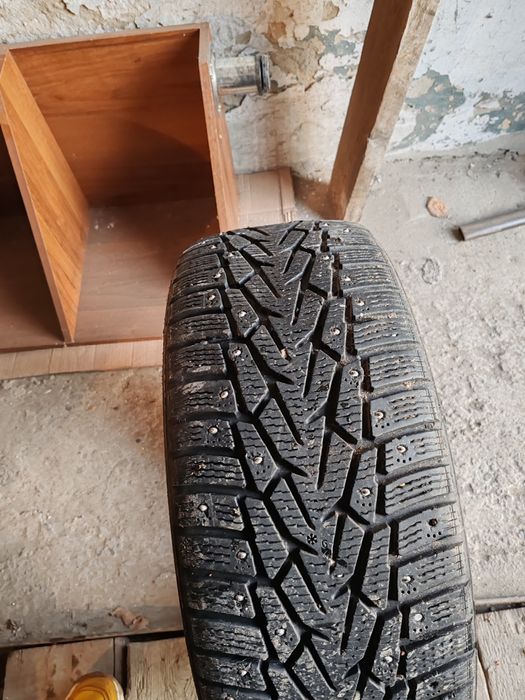 Продам резину 215/55/16