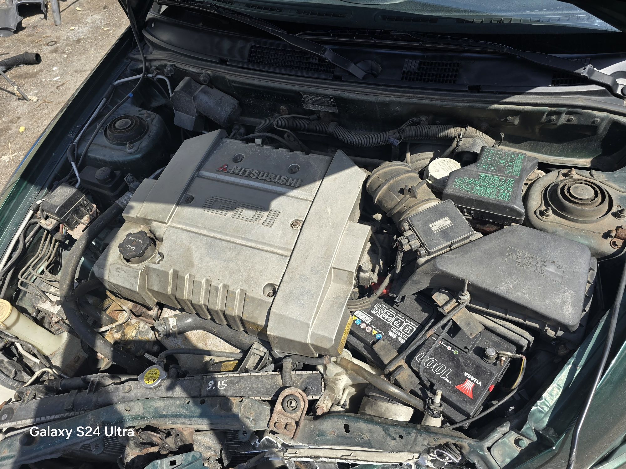 Mitsubishi Carisma GDI на части