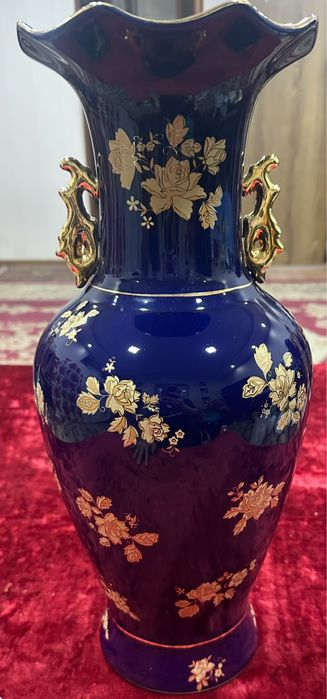 продается ваза высокая