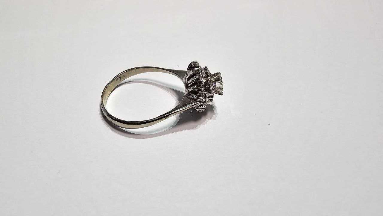 inel aur alb 18 k cu diamante model deosebit(antikgemma)