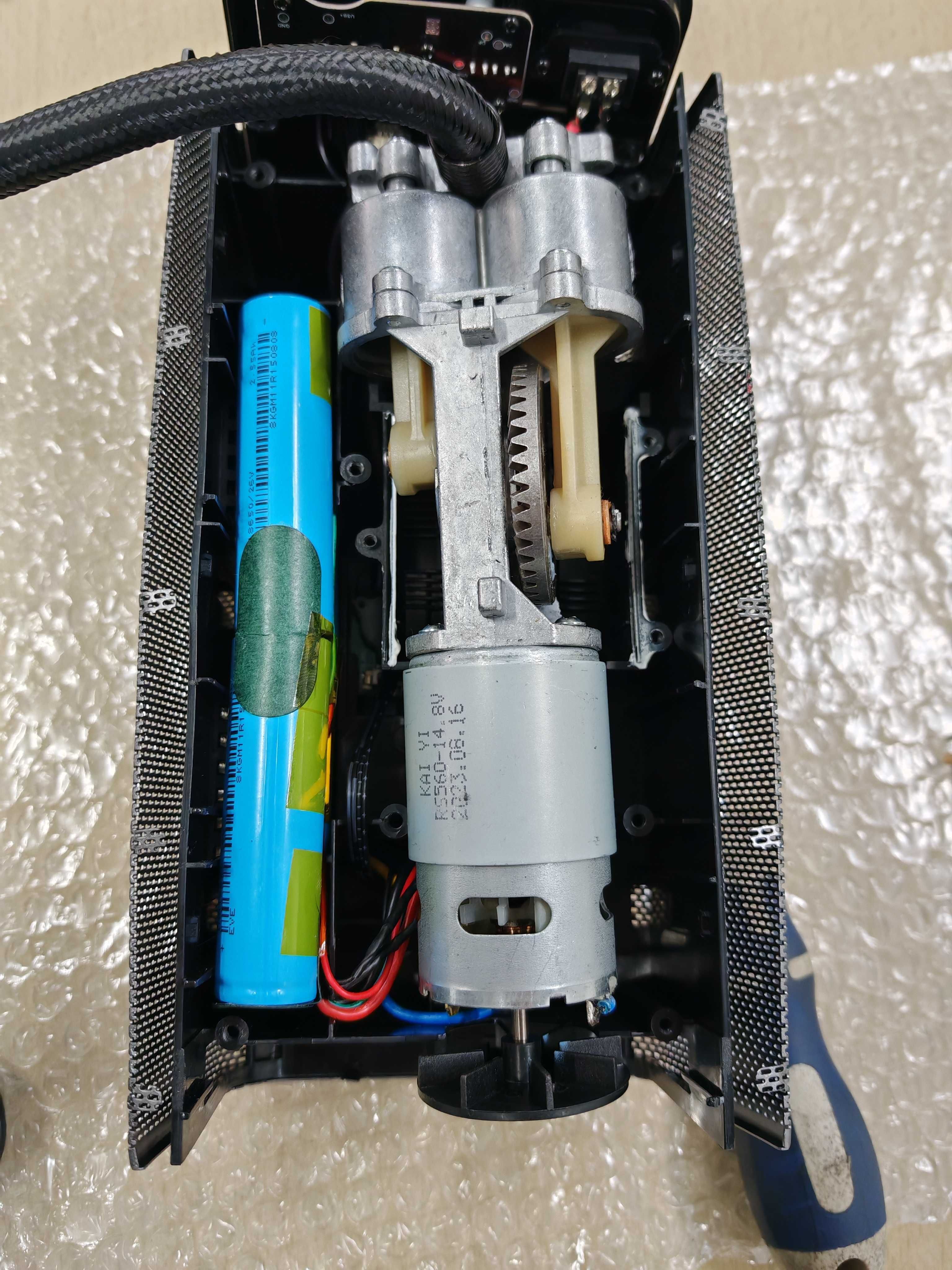Compresor auto portabil cu acumulator cu 2 cilindri de umflat roti