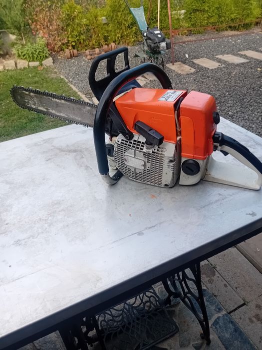 Vând drujba Stihl 064 AV
