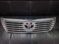 Решетка радиатора TOYOTA CAMRY 50 С эмблемой под оригинал