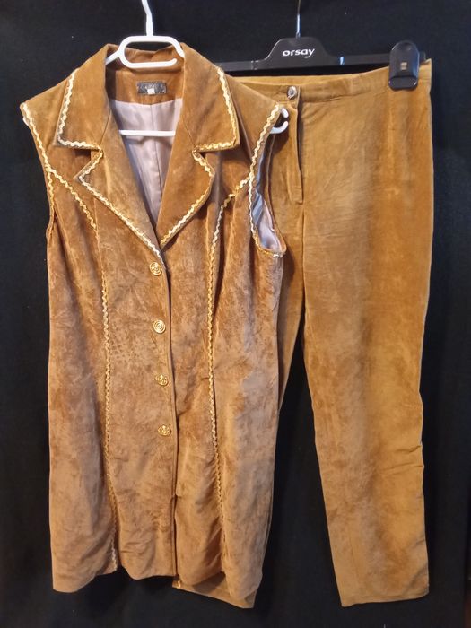 Compleu Vesta și pantalon deosebit 40