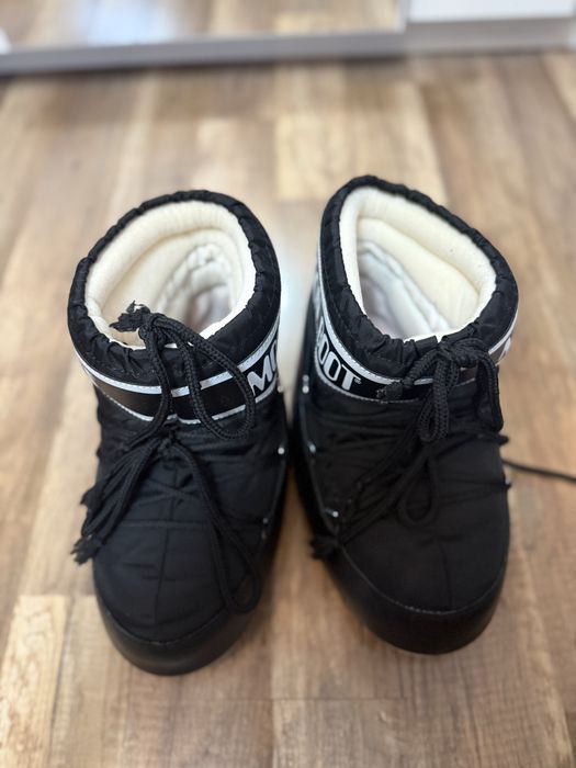 Moon Boot запазени