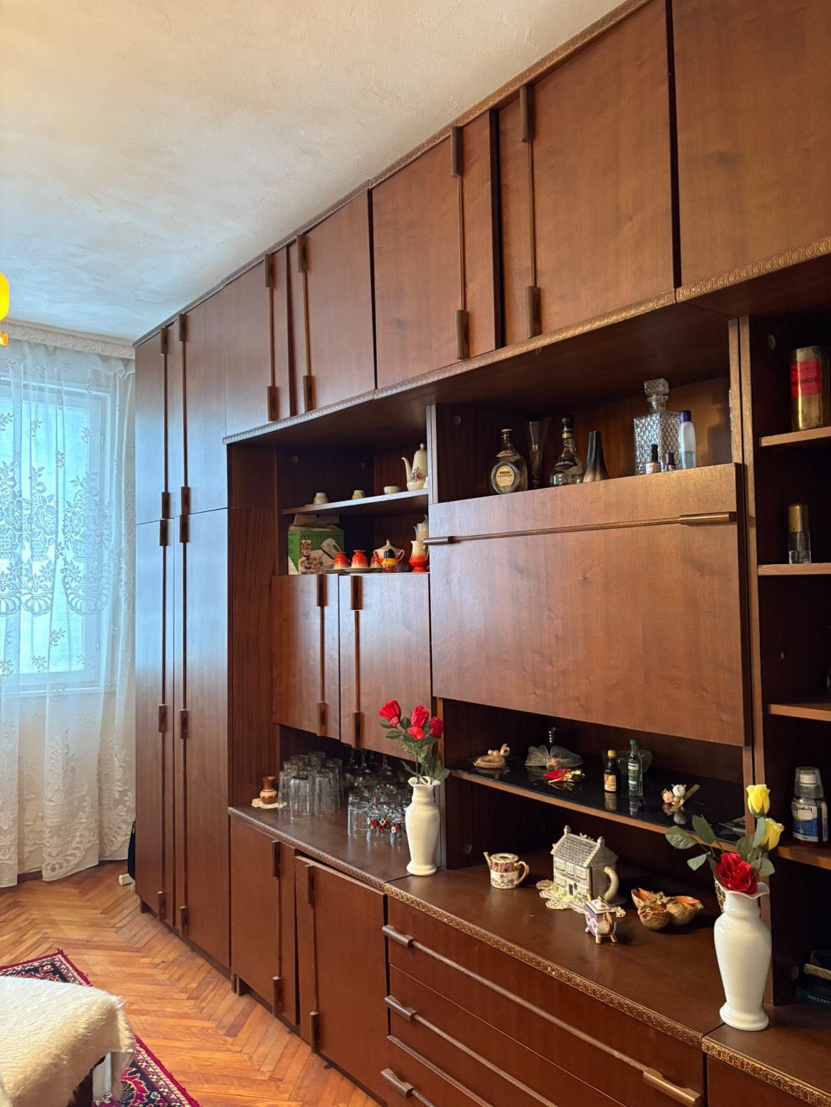 Продавам спалня и секция!Цена за спалнята-140лв,цена за секцията-170лв