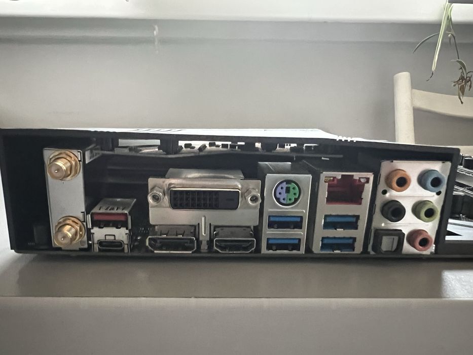 Продам материнскую плату ASUS ROG STRIX Z270E GAMING