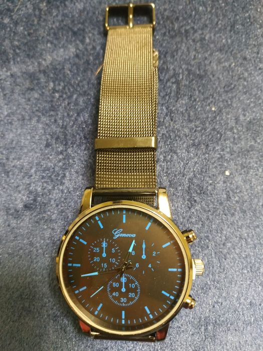 4 ceasuri noi BĂRBAT