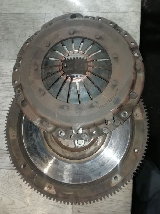 Маховик корзина VW пассат Тоета королла. .