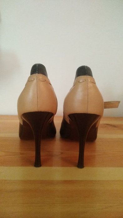 кожанные женские туфли на каблучке 9 см(Тайланд).Размер:39.Новые