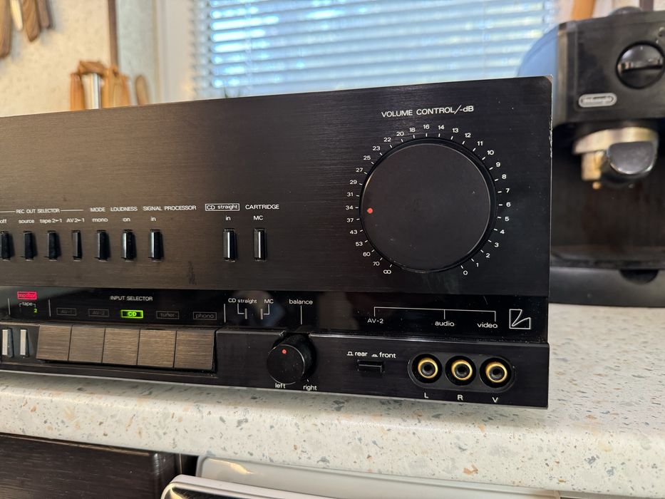 Luxman LV-103u Качествен стерео усилвател