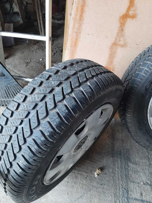Vand 2 roți complete VW – jante tablă 15" + anvelope iarnă 195/65 R15
