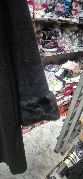 Продавам дамски черни палта.