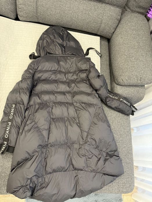 Женский пуховик PINKO. Италия. Размер S. В идеальном состоянии