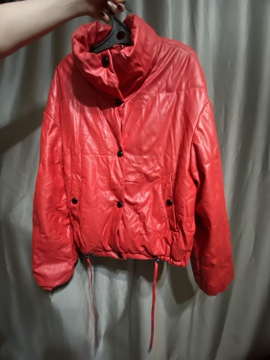 Продам куртку женскую