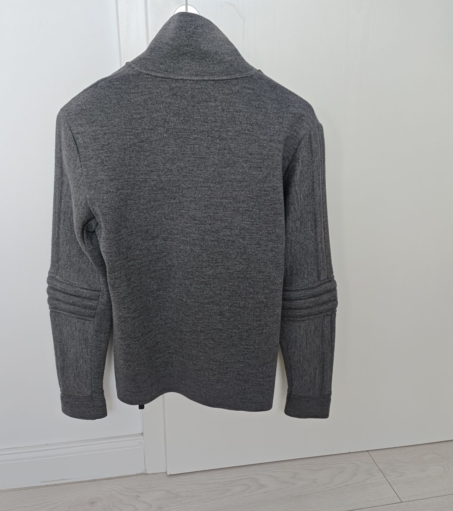 Vând sweater Bally merino wool L