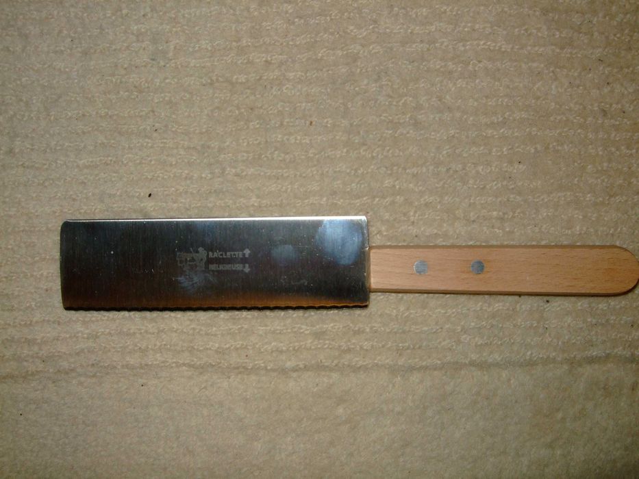 Cutit pentru raclette