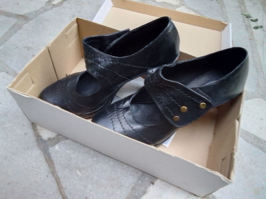 Нови дамски обувки на Мария Магдалена