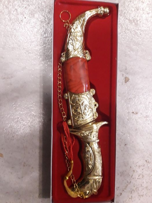 Красив нож,кинжал,кама,кортик,острие