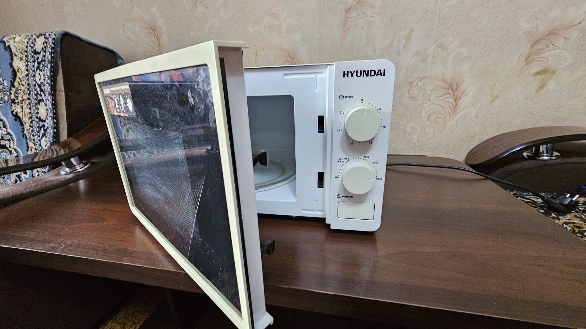 Микровалновая печь Hyundai