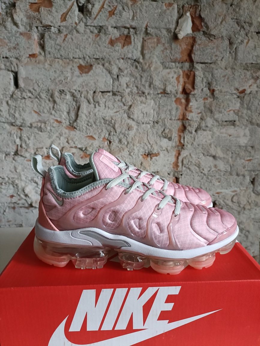 Nike Air Vapormax Plus 37,37.5,38,38.5,39,40