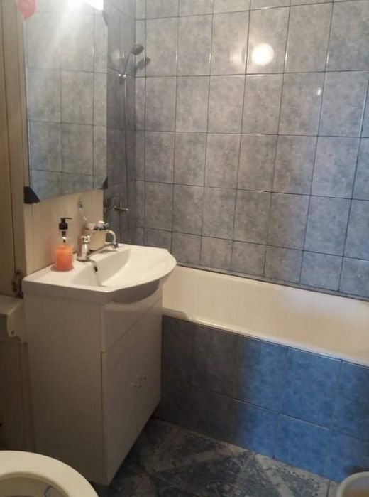 Închiriez garsonieră