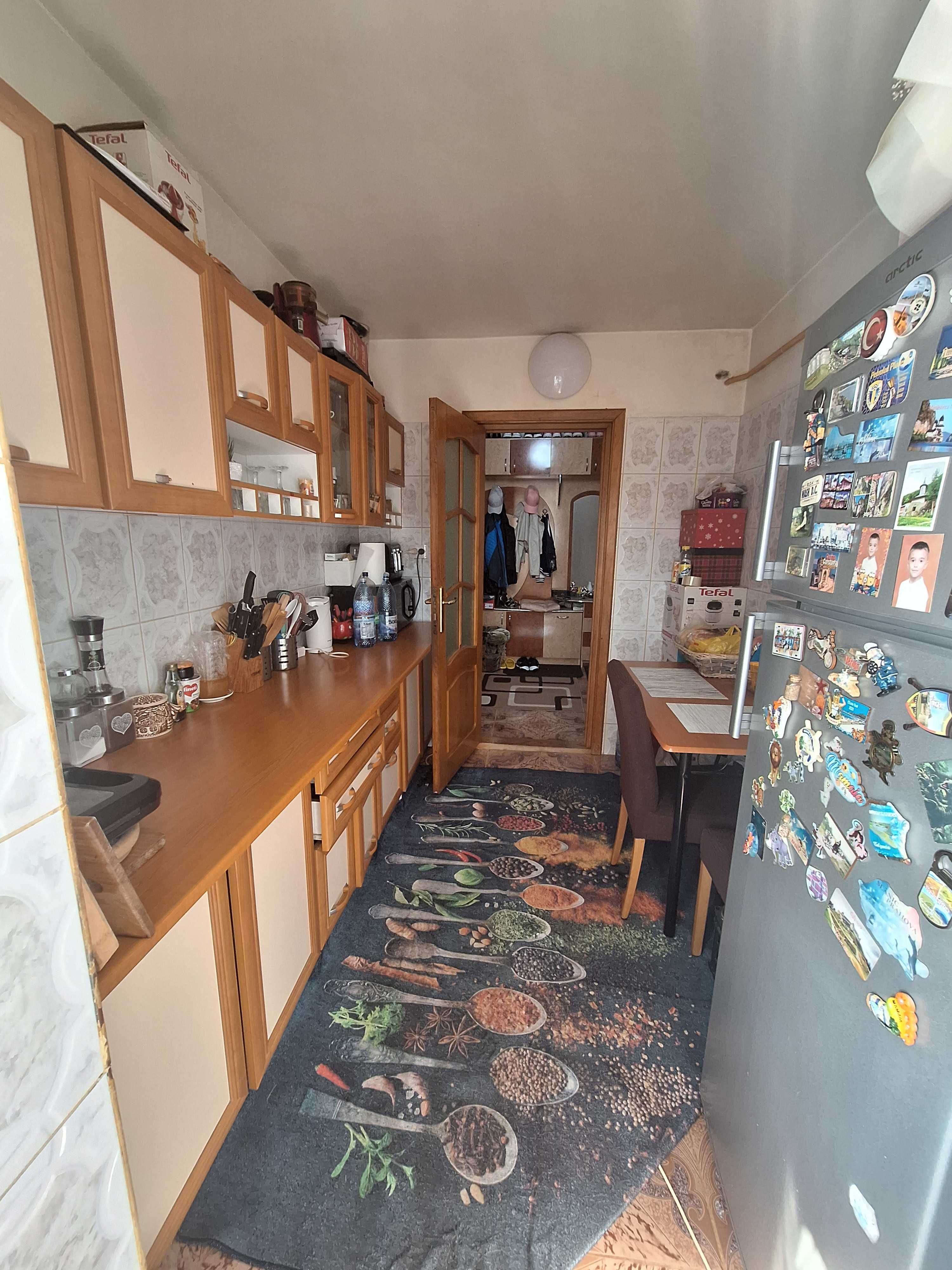 Apartament cu 2 camere partial mobilat