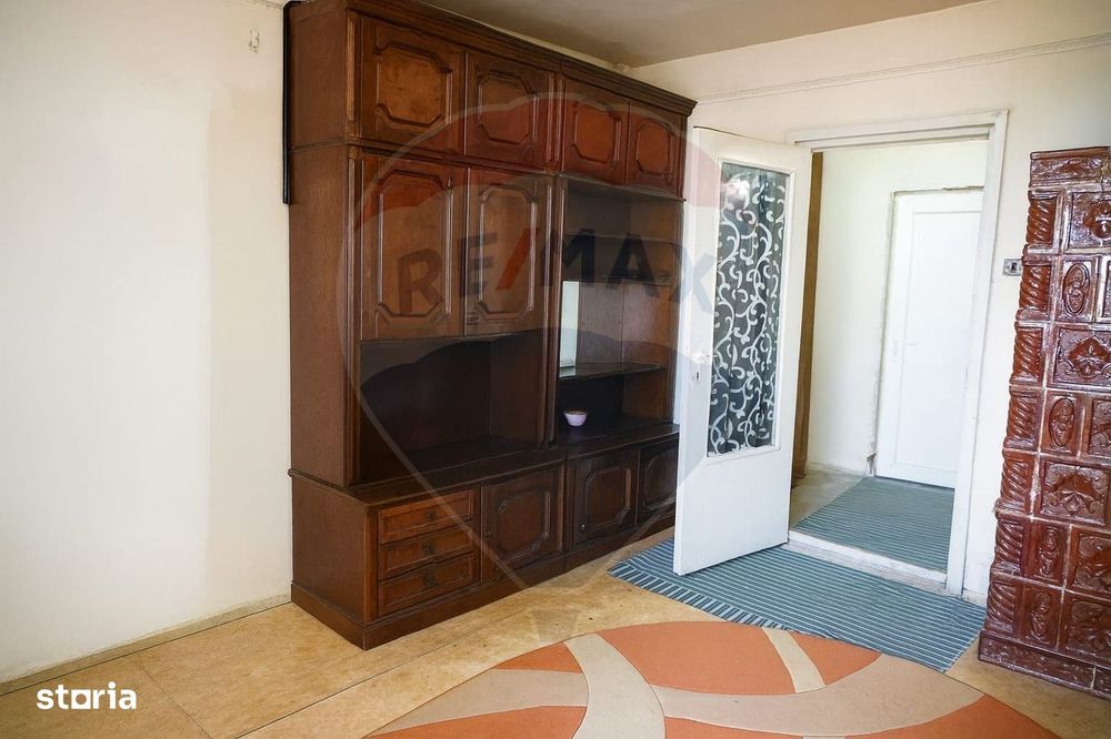 Garsonieră luminoasă și bine compartimentată,