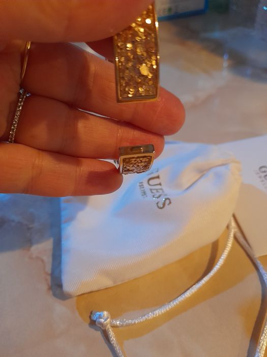 Оригинална нова гривна Guess