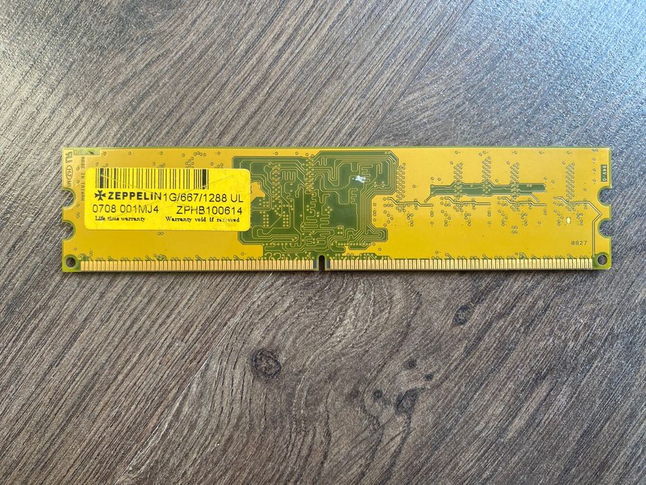 Продаю плашки ОЗУ DDR2 на 1 ГБ каждая