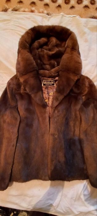 Продаётся норковый полушубок