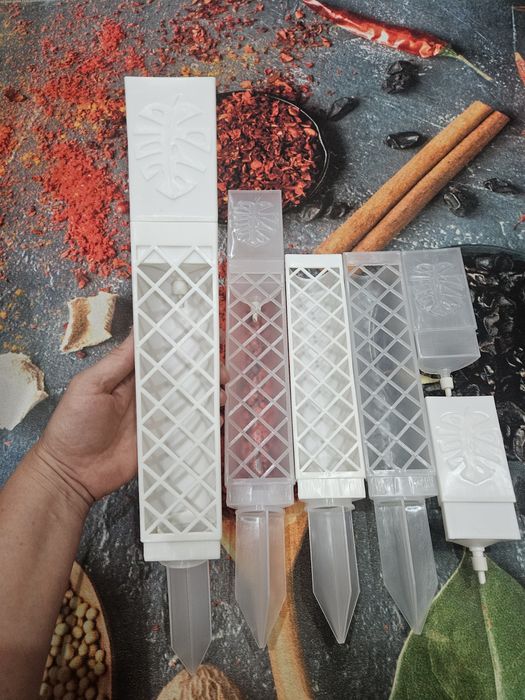 Продаётся опора столб для вьющихся растений с автополивом