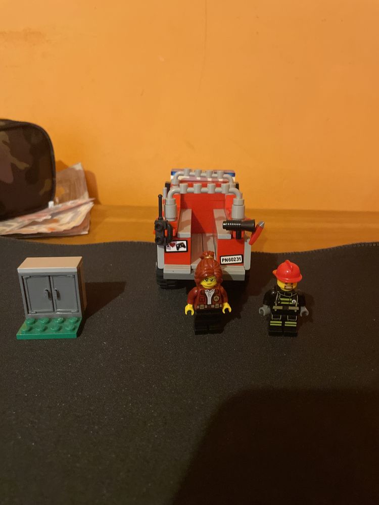 Vand lego city -camionul de interventie al comandatul pompierilor60231
