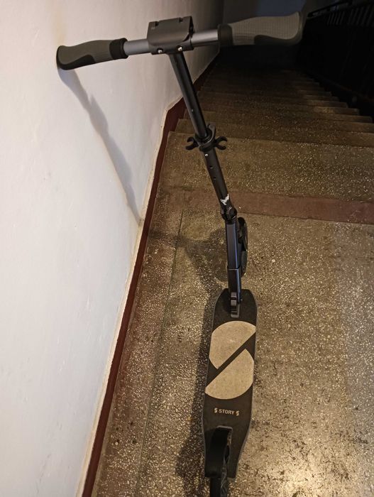 Trotinetă Story cu shock absorber din Suedia