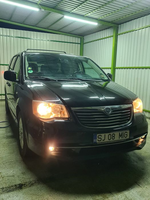 Vand Lancia Voyager 7 locuri